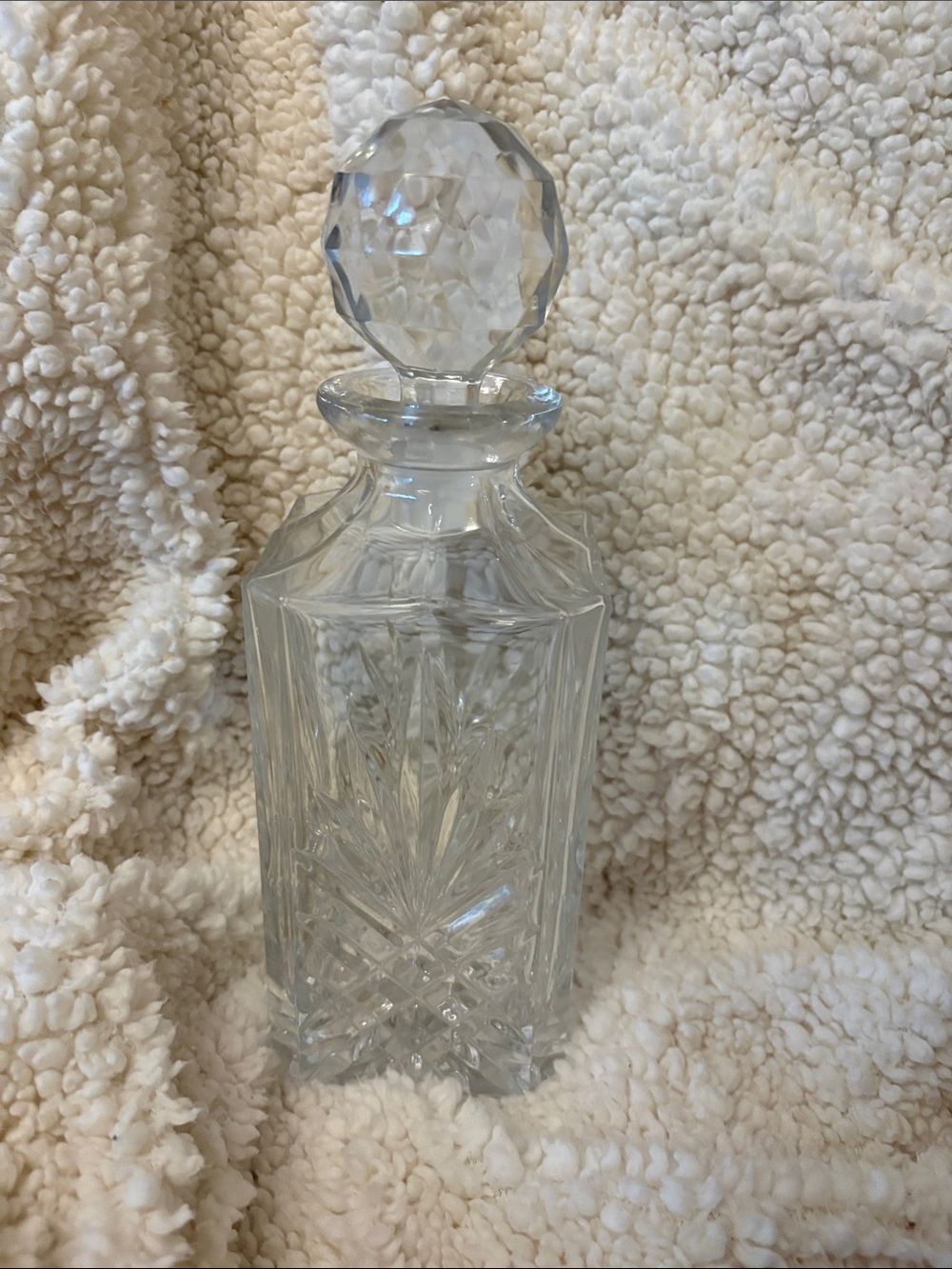 Cut Crystal Decanter - Clear Glass Home Accent Faceted Glass Top Liquor Decanter